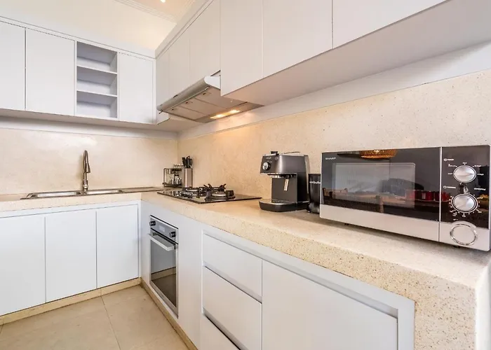Jungle Amaranth - Exclusive 3br Retreat With Pool, Modern Amenities And Location *