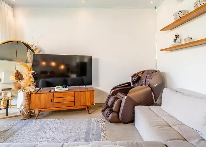 Jungle Amaranth - Exclusive 3br Retreat With Pool, Modern Amenities And Location 坎古