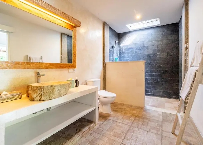 Jungle Amaranth - Exclusive 3br Retreat With Pool, Modern Amenities And Location 别墅 坎古
