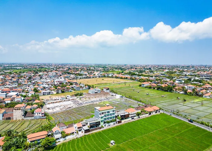 Jungle Amaranth - Exclusive 3br Retreat With Pool, Modern Amenities And Location *